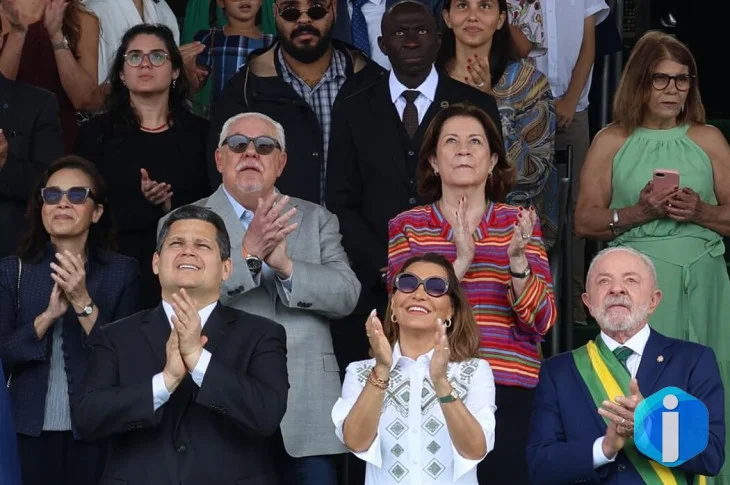Começa o desfile cívico-militar do Dia da Independência em Brasília