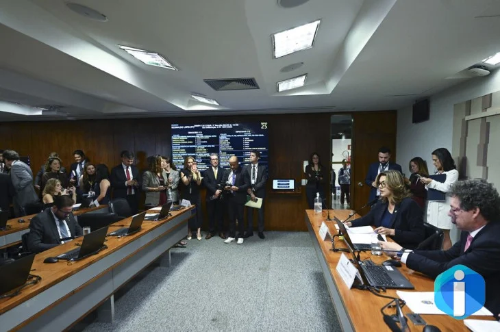 Comissão aprova MP da taxa das blusinhas: texto segue a plenários
