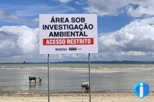 Comunidade na orla baiana sofre há 100 dias com contaminação da praia