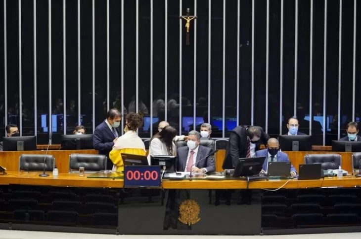 Congresso derruba veto e editais de licitação, leis e decretos serão publicados em jornais