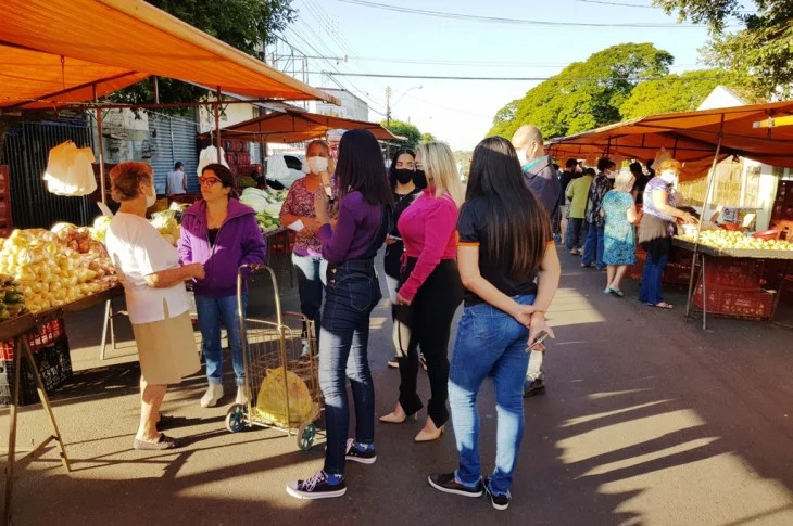 Cras realiza ação na feira livre durante o Dia Mundial de Conscientização da Violência à Pessoa Idosa