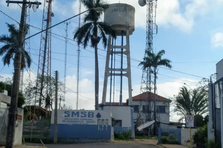DAE realiza reparos em rede de água na rua Ararigbóia