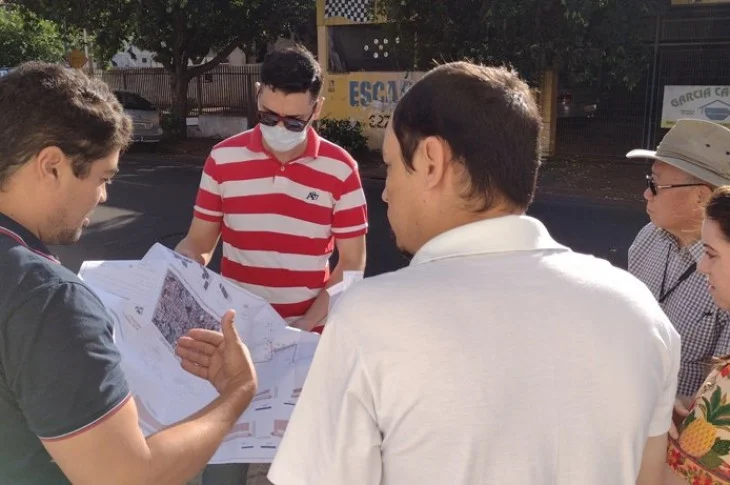 DAEE avalia local de projeto de implantação de galeria de águas pluviais na avenida Jorge Tibiriçá