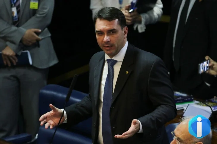 Defesa de Flávio Bolsonaro tentou levar caso Dark Horse a Mendonça