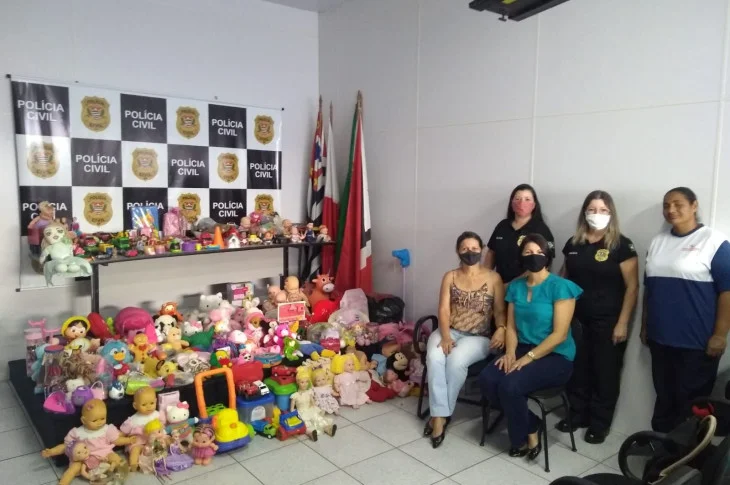 Delegacia Seccional doa brinquedos para creche de Presidente Venceslau