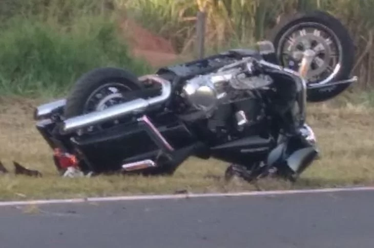 Delegado seccional da Polícia Civil de Dracena é socorrido em estado grave após tombamento de motocicleta em Flora Rica
