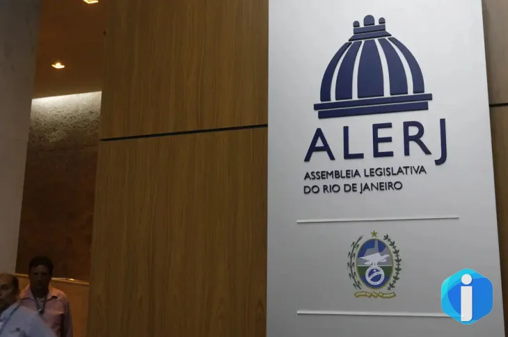 Deputados do RJ aprovam tornozeleira rosa para agressores de mulheres