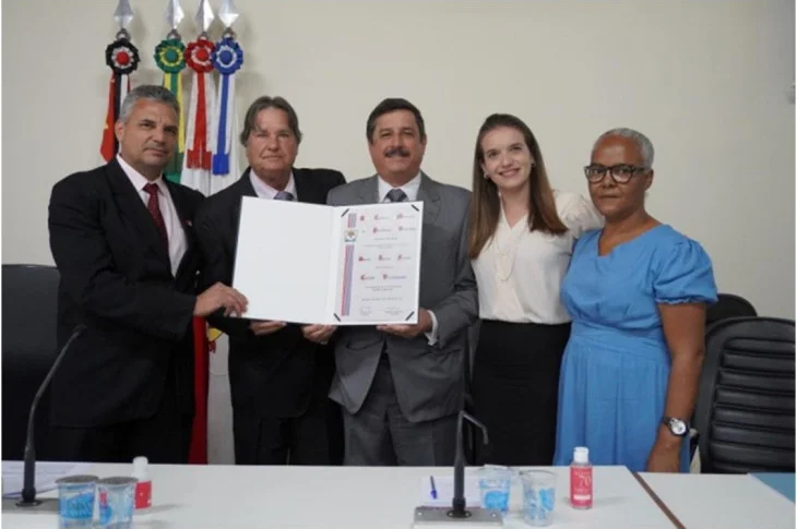 Desembargador e professora recebem títulos de cidadão venceslauense e cidadã benemérita