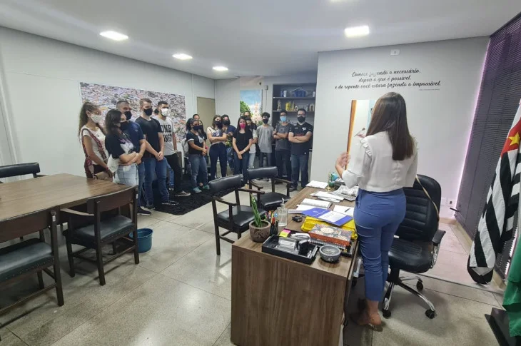 Diretoras da Rede Municipal e monitores do transporte escolar são recepcionados no gabinete da Prefeitura