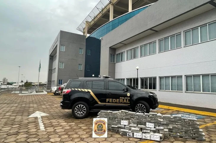 Dois homens são presos com 250 quilos de cocaína em caminhão na Rodovia Assis Chateaubriand, em Presidente Prudente