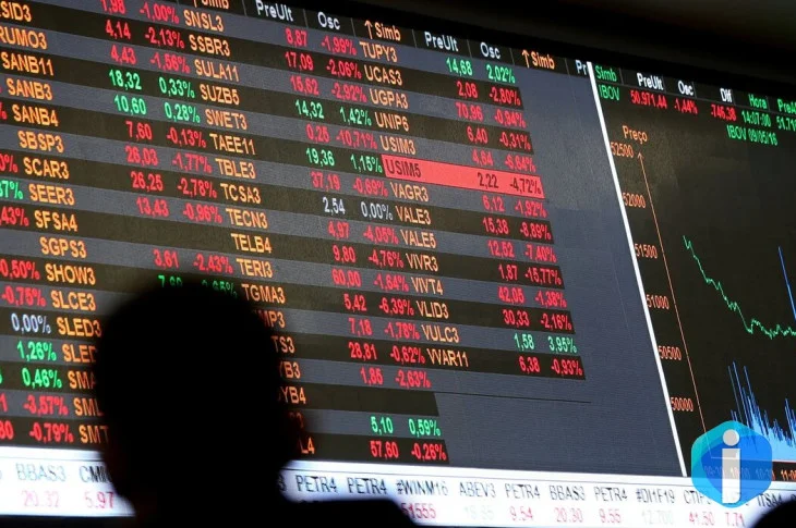 Dólar cai a R$ 5, e bolsa sobe quase 8% após primeiro turno