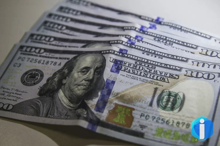 Dólar cai ao menor nível em três semanas; bolsa sobe 1,22%