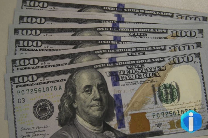 Dólar cai para R$ 5,08, e bolsa recua pela quarta vez consecutiva