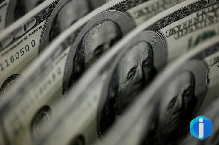 Dólar sobe para R$ 5,11, e bolsa fica estável, apesar de tensão global