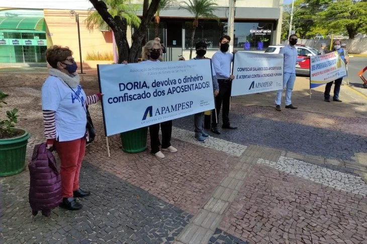 Doria é recebido com protesto de professores aposentados em Presidente Prudente