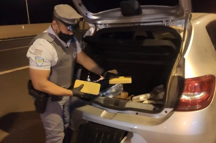 Dupla é presa por tráfico de drogas com mais de 50 tabletes de entorpecentes em Venceslau
