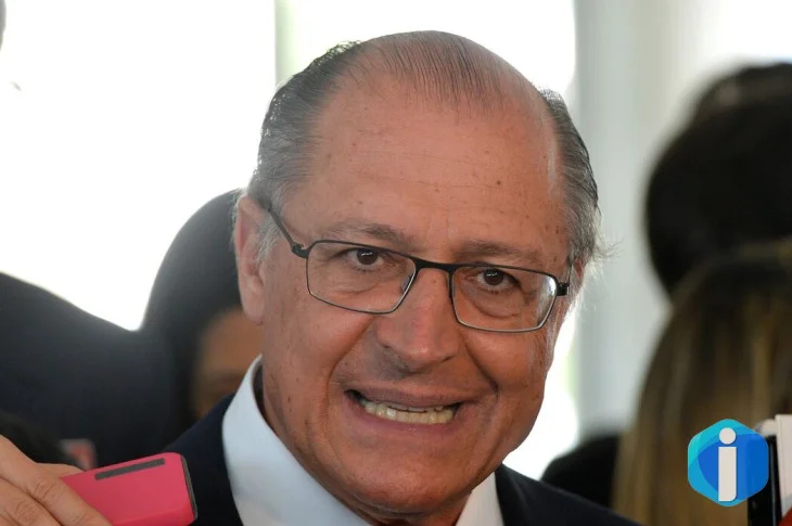 É factoide do clã Bolsonaro para desviar do caso Master, diz Alckmin