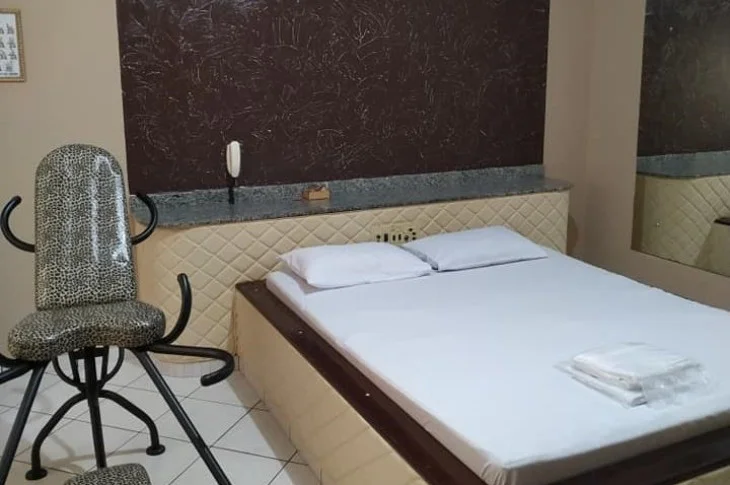 Em Bataguassu, homem invade quarto de motel e ameaça ex-mulher