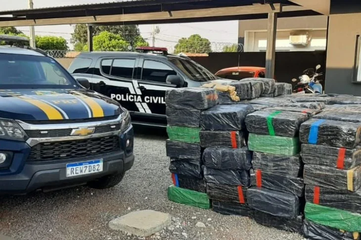 Em Bataguassu, PRF apreende carga milionária de maconha em carreta