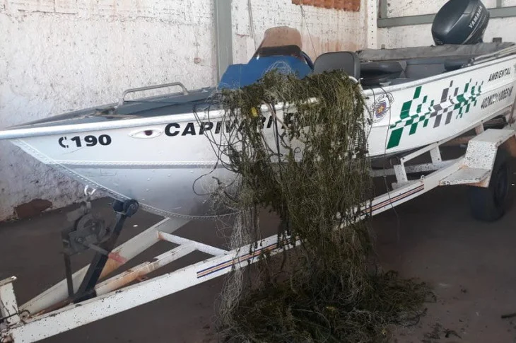 Em patrulhamento, policiais localizam 200 metros de rede de pesca armados irregularmente no Rio Caiuazinho