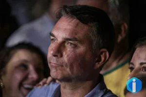 Em sabatina, Flávio não explica propostas e faz acusações sem provas