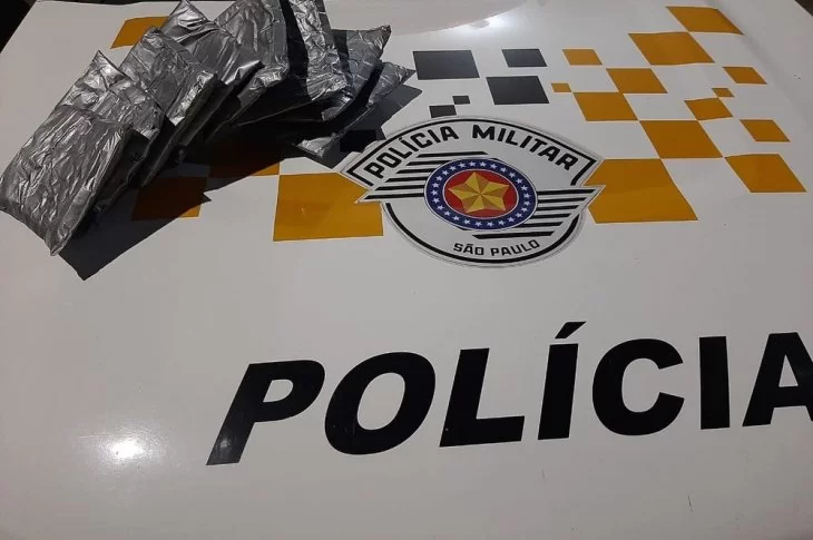 Em vistoria, polícia localiza mais de 4 quilos de cocaína com passageira de ônibus em Presidente Venceslau