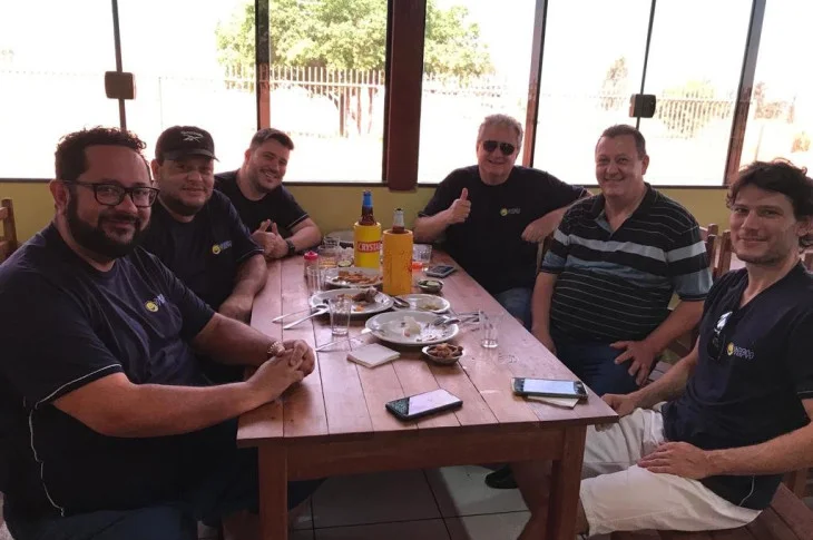 Equipe da Rádio 95 FM comemora o Dia Nacional do Rádio