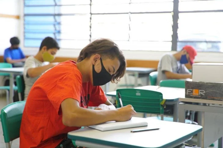 Escolas estaduais de SP aplicam prova do Saeb a partir desta segunda