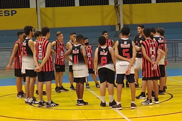 Escolinha de Basquete oferece aulas gratuitas para crianças em Presidente Venceslau