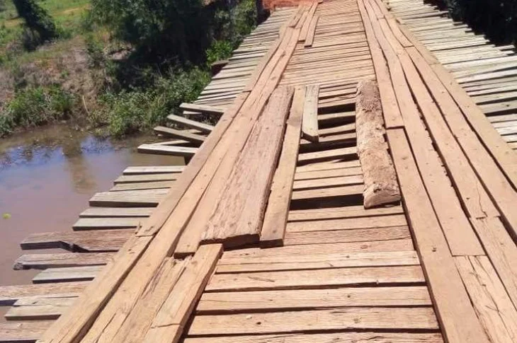 Estado de ponte que dá acesso a assentamentos gera reclamações de moradores