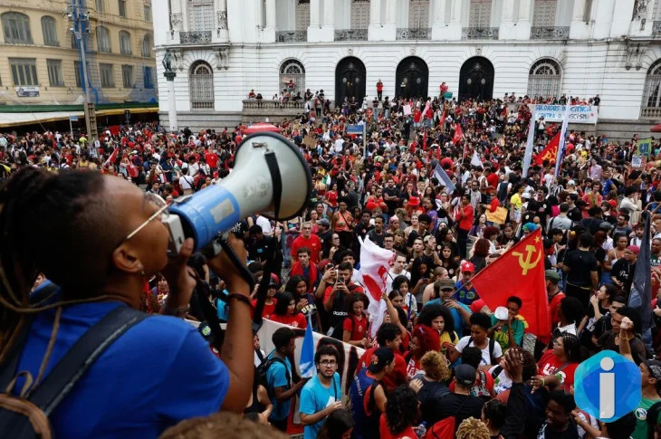 Estudantes fazem atos pelo país em apoio a Lula