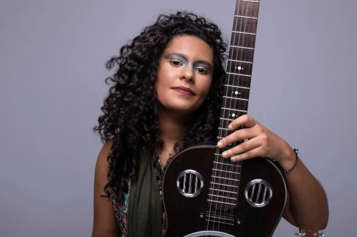 Evidenciando a música tradicional nordestina, cantora “Laís de Assis” está se apresentando neste momento, no Sesc Thermas Prudente; Gratuito!