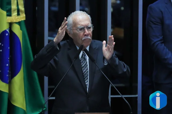 Ex-presidente José Sarney é internado com quadro de pneumonia
