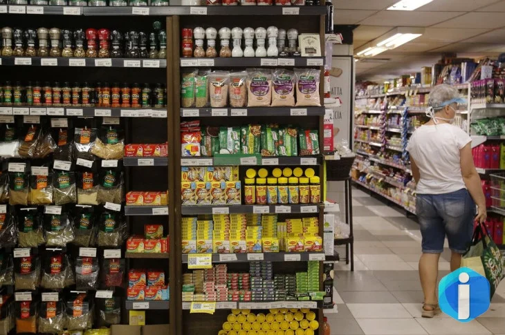Fabricação de produto alimentício gerou mais emprego em 2024, diz IBGE