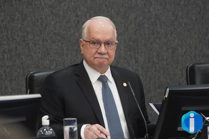 Fachin aguarda explicações de ministros para decidir sobre crise