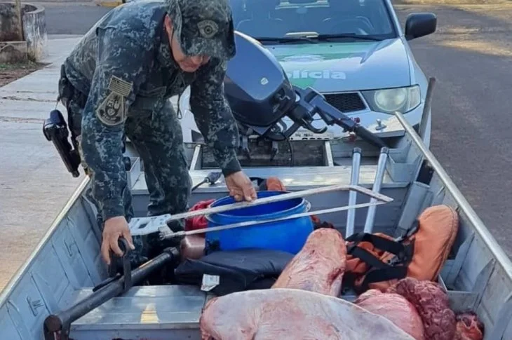 Fiscalização apreende quase 170 quilos de carnes sem procedência transportados em embarcação no Rio Paraná