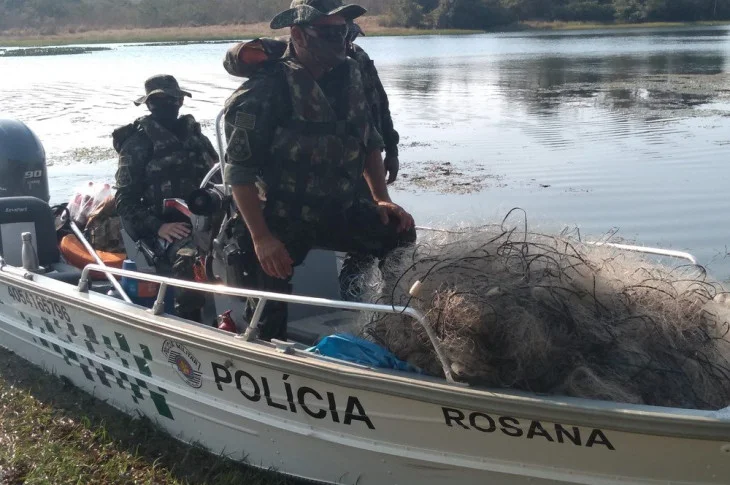 Fiscalização no Rio Paranapanema apreende 1,3 mil metros de redes de pesca armadas irregularmente