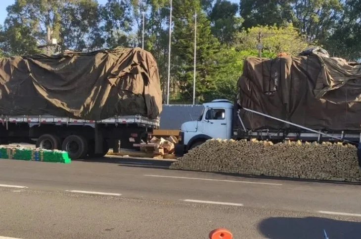 Fiscalização policial apreende mais de 2 toneladas de drogas em meio a carga de sucata