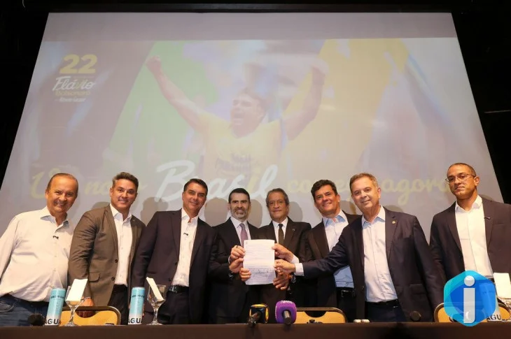 Flávio Bolsonaro recebe apoio de governadores eleitos e Cury