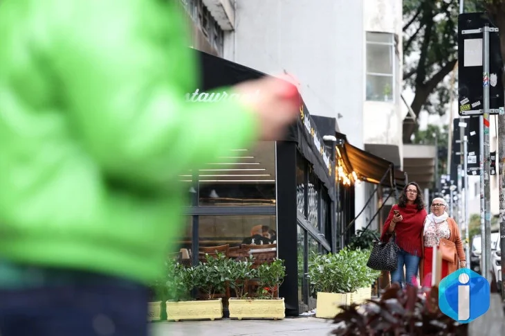Frente fria leva chuva e ventania à capital paulista e áreas do estado