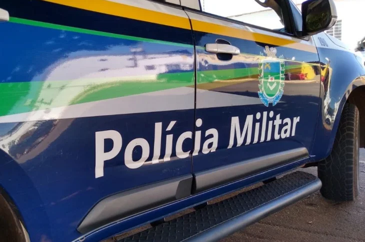 Homem é preso acusado de se masturbar para adolescentes em praça