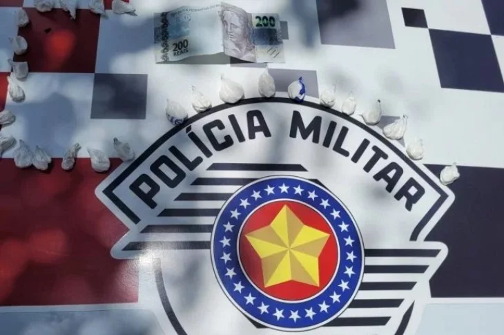 Homem é preso com 26 porções de cocaína pela Polícia Militar