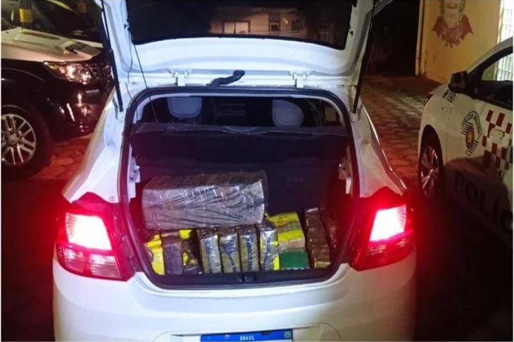 Homem é preso em flagrante ao transportar mais de 300 kg de maconha em carro roubado, em Pirapozinho