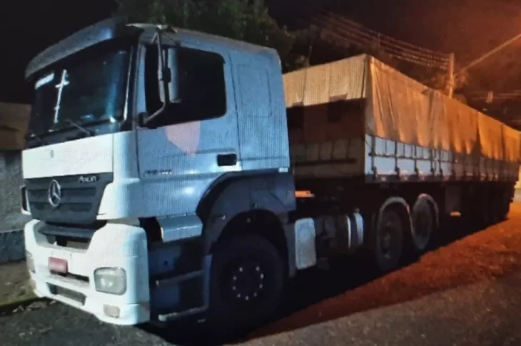 Homem é preso em flagrante por transportar caminhão roubado na Rodovia Raposo Tavares, em Presidente Venceslau