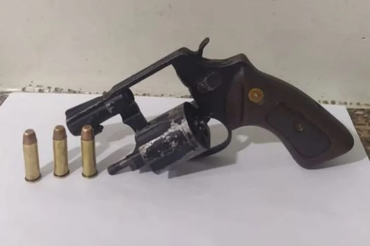 Homem é preso por posse de arma de fogo em Marabá Paulista