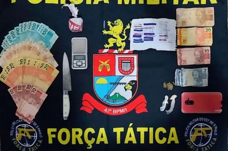 Homem é preso por tráfico em Presidente Venceslau após PM localizar porções de crack, maconha e R$ 4,3 mil