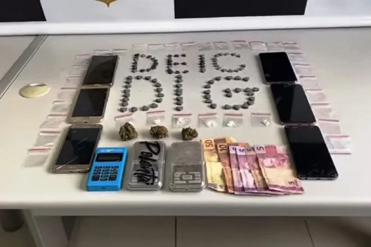 Homens que vendiam droga sintética em frente à escola acabam presos pela Polícia Civil