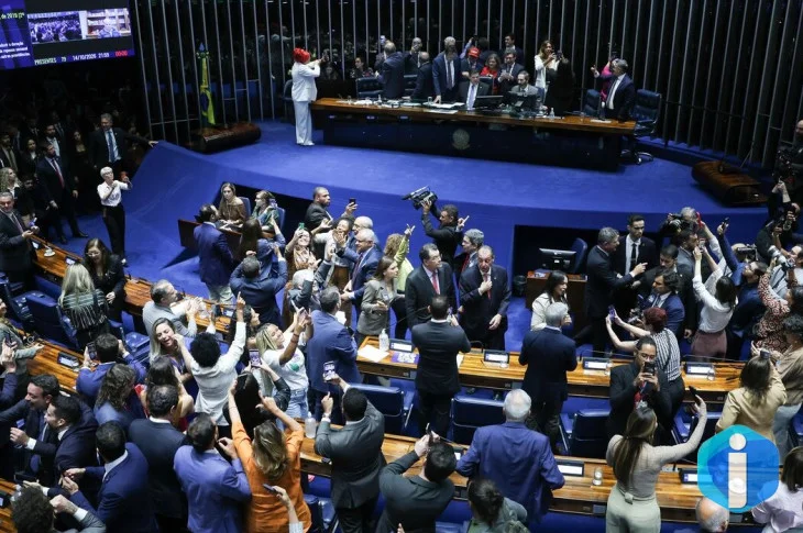 Imprensa estrangeira vê vitória de Lula em aprovação do fim da 6x1