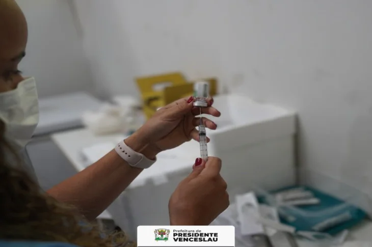 Influenza (Gripe); Saúde de Venceslau aplica 550 doses da vacina nos dois primeiros dias de campanha