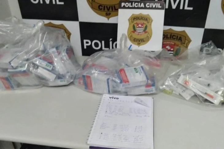 Inspeção da Vigilância Sanitária encontra mais de 40 caixas de anabolizantes e interdita academia